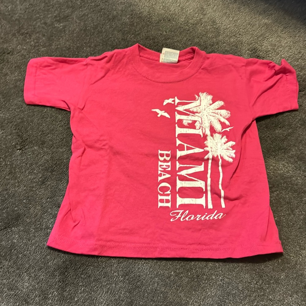 Adorable tee. Runs small. More like a 2-3.